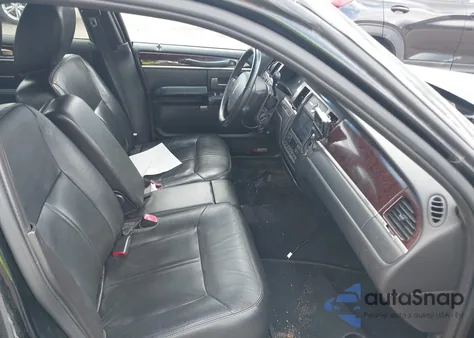 2011 Lincoln Town Car Executive L from USA, damaged, VIN 2LNBL8EV9BX753075